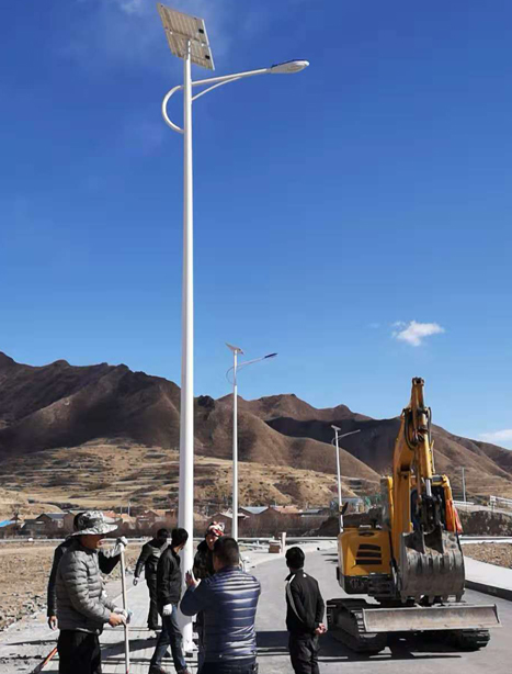 甘南碌曲10米白银太阳能路灯项目