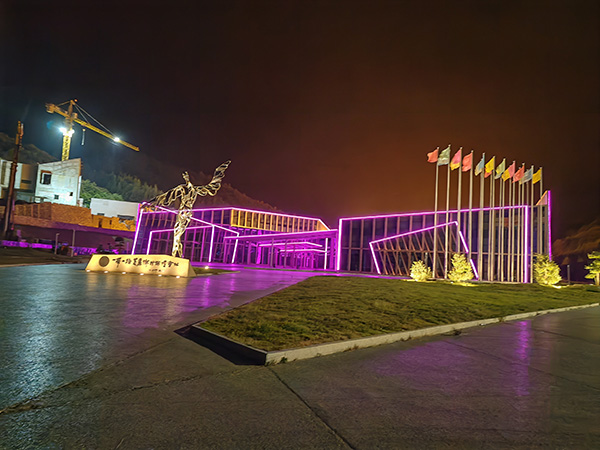 城市亮化是现代城市建设的重要组成部分，它不仅可以美化城市的夜景，还能提升城市的整体形象。随着科技的不断进步，城市亮化也得到了更多的关注和创新。本文将介绍一些关于城市亮化的创意和技术，帮助读者了解白银城市亮化的重要性以及如何进行白银城市亮化的规划和实施。