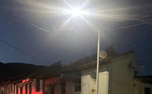 农村院子里最适合的白银太阳能路灯亮度与安装要点